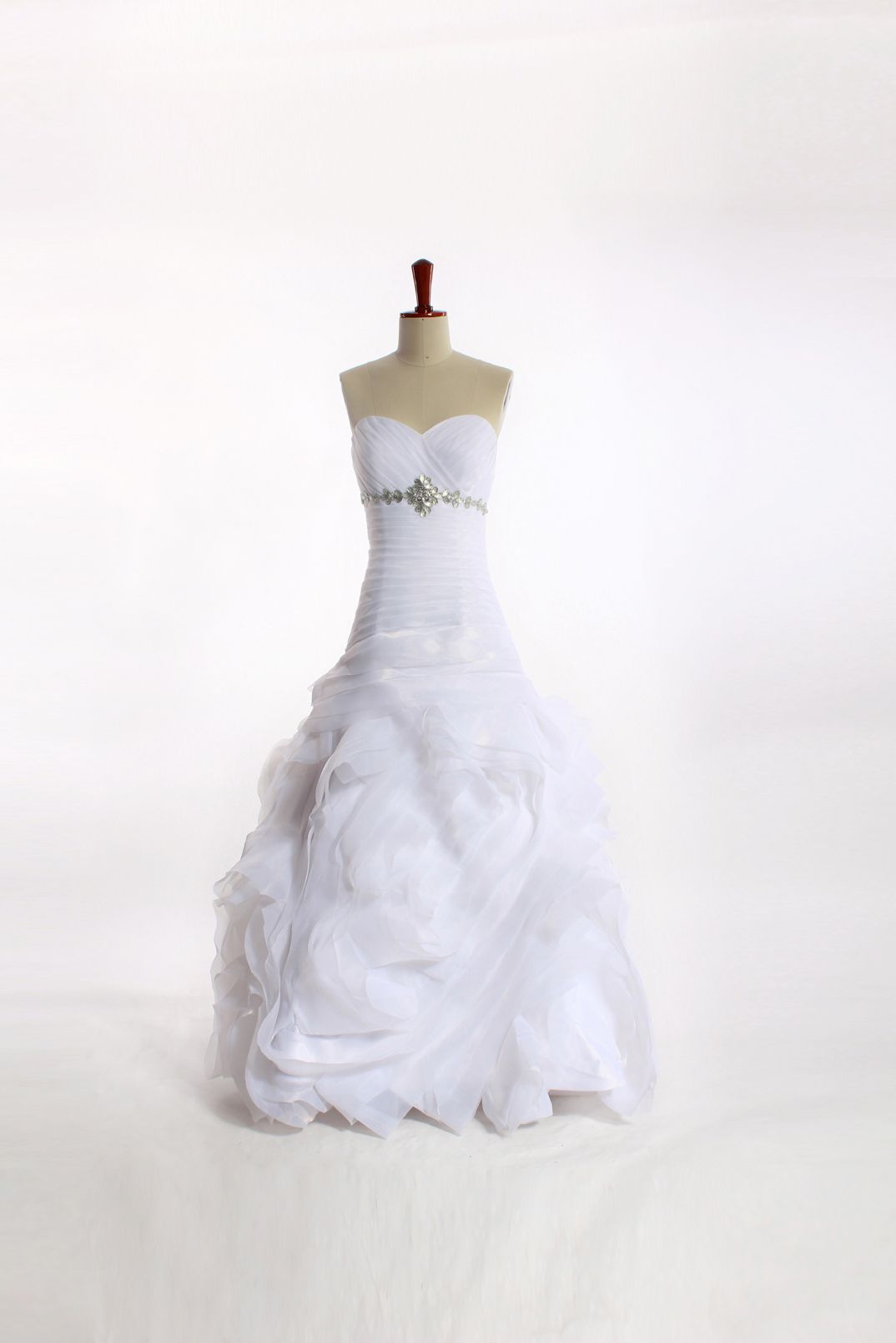 fall in romantic sweetheart Strapless Organza bridal gown with empire waist