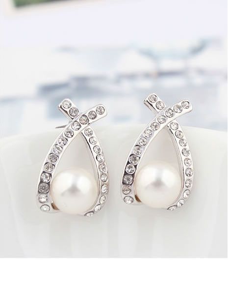 Fashionable Stud Earrings With White Gold Plated Details$20.00 ,Style No.: LJE00