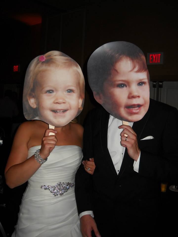 Hold em up! Awesome wedding idea by Build-A-Head…funny and cute!