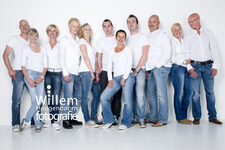 large group photo ideas | Family photography posing pose large group | Family sh