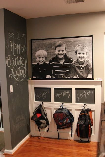love the chalkboard above the hanging space.
