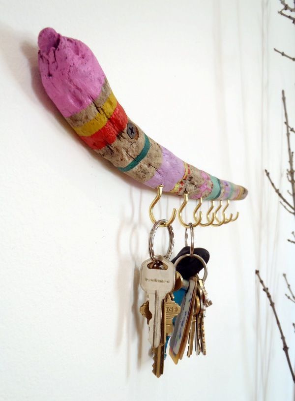 Painted driftwood key holder, or jewelry organizer rack. Cool idea!
