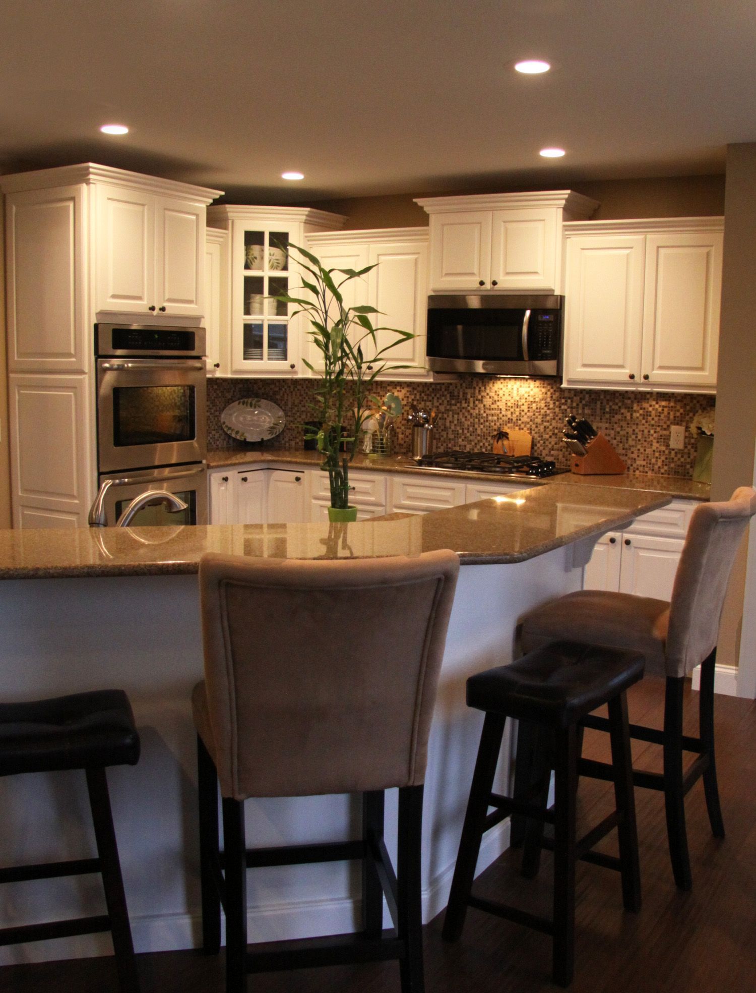 The lighting in this kitchen is gorgeous!  Truly, it makes all the difference. #