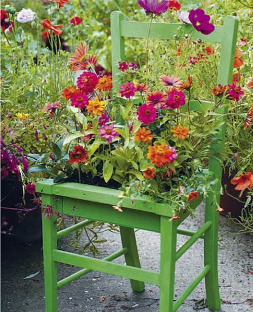 20 Adorable Small Garden Ideas – repurpose things by spray painting in a bright