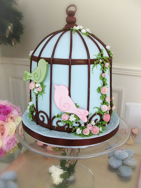 Birdcage cake – very cool idea for a cake design. Perfect for an outdoor event i