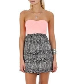 Casual Summer Style: Strapless Sweetheart Dress