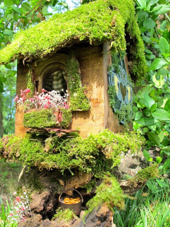 Claddagh House a OOAK Irish Fairy House. via Etsy. Love the moss covered roof .