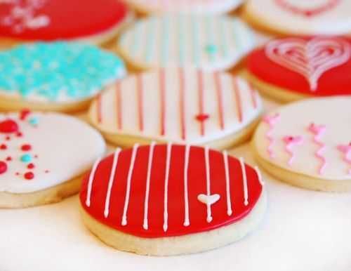 cute decorations on valentines cookies. i like the striped ones with the little
