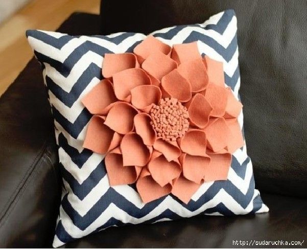 DIY Decorative Felt Flower Pillow :) teal chevrons and red felt flower