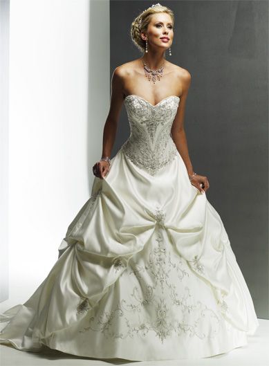 Gorgeous Sweetheart Ball Gown Chapel Train bridal gowns