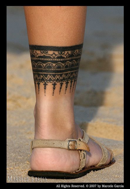 I love that this looks like a henna tattoo