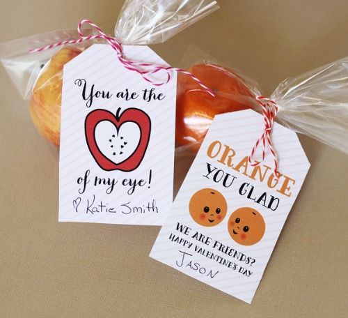 Lots of healthy Valentines Day food ideas including these fruit tags.