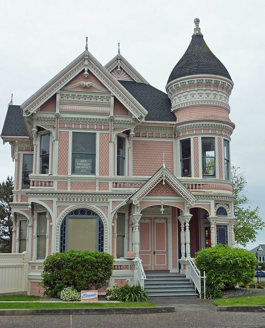 Not usually my style, but I’d love to move into this Victorian style house!