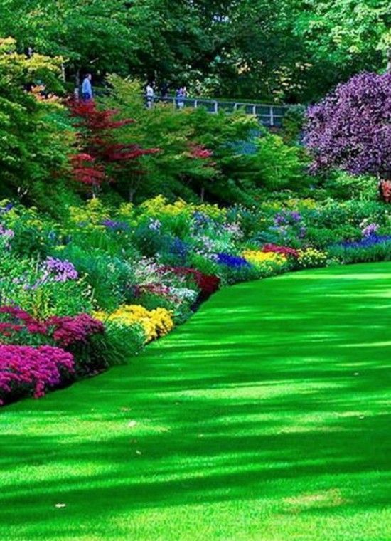 The beautiful garden of somewhere (my guess: Butchart Gardens in Brentwood Bay,