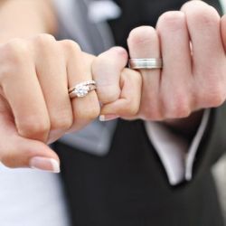 5 fun photo ideas to show off your wedding rings! plus Ive never broken a pinky