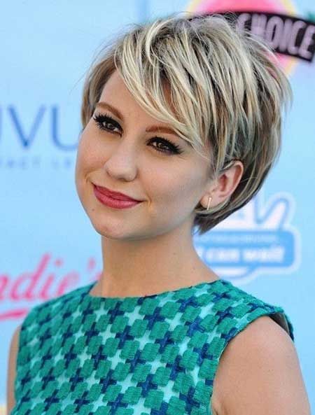 Best Short Hairstyles for Round Faces_2