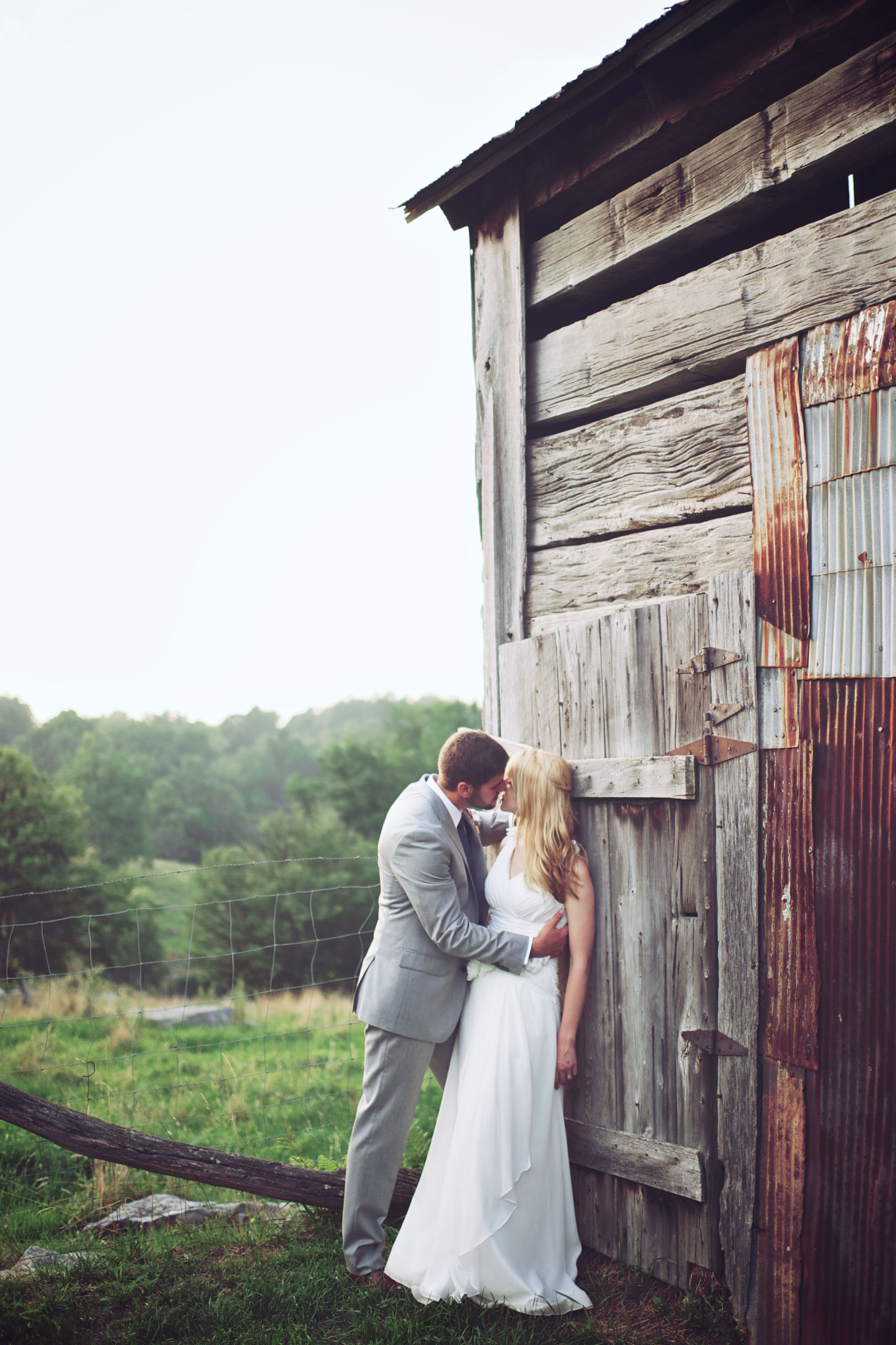 Bride and groom, wedding photography, country wedding pictures, vintage wedding