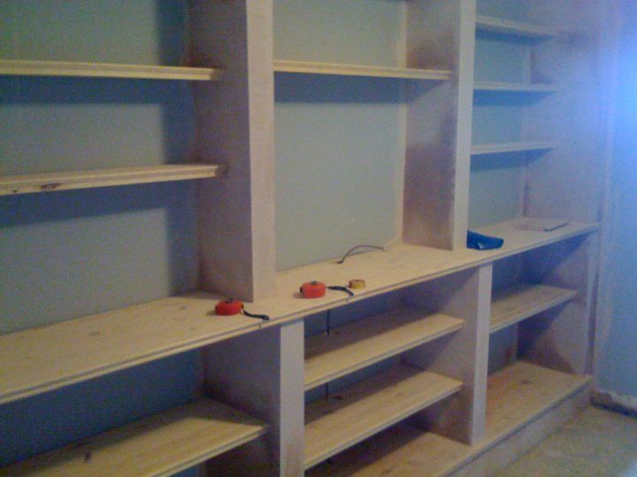 Built-in shelves DIY – I want to do this in my living room.