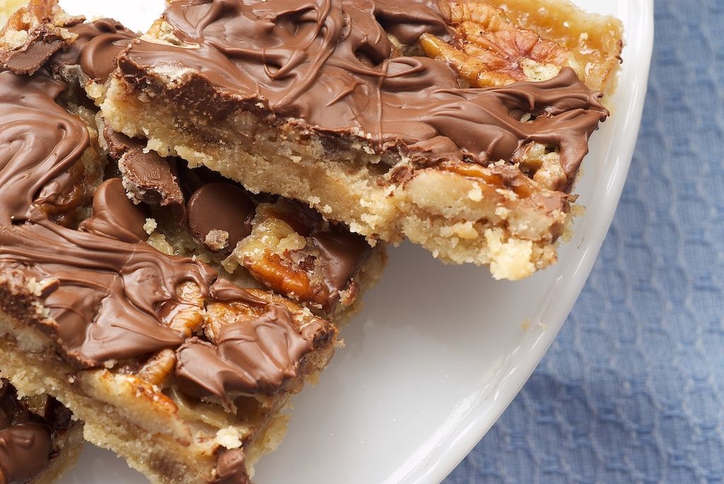 Caramel and Chocolate Pecan Bars | Bake or Break: easy and made in 30 minutes –