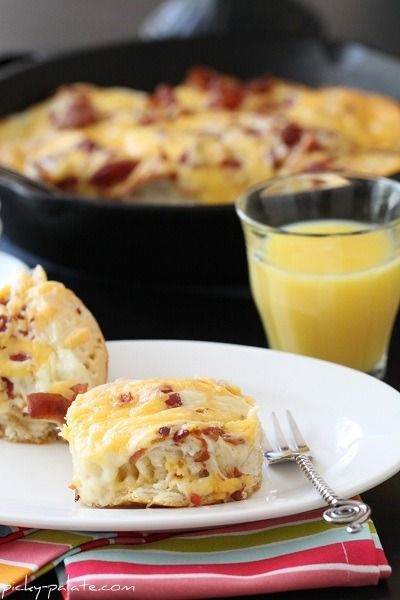 Cheesy Bacon Biscuit Pull Aparts- great breakfast for overnight guests!