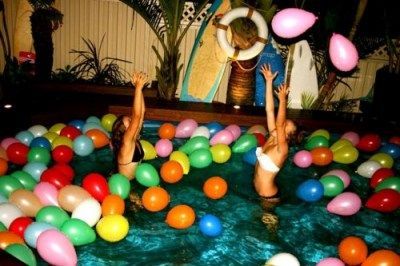 Cute pool party idea @Amanda Dail @Cassie Steele … bday pool party!!!