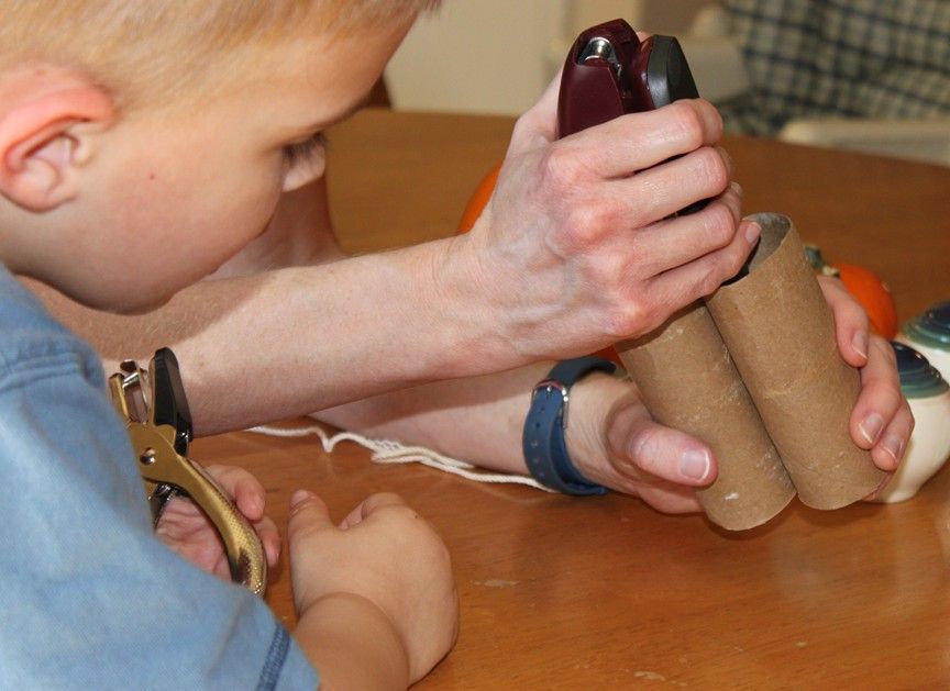 EASY Preschool Craft: Binoculars