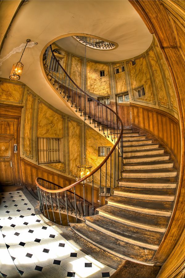 Escalier dans la galerie Vivienne  Paris