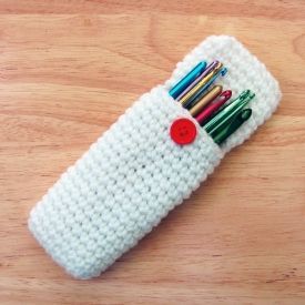 Free crochet pattern for a hook and accessory carry-all case. This is the first