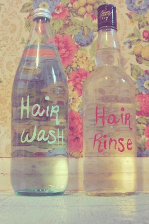 Homemade shampoo from baking soda and apple cider vinegar rinse!… this actuall