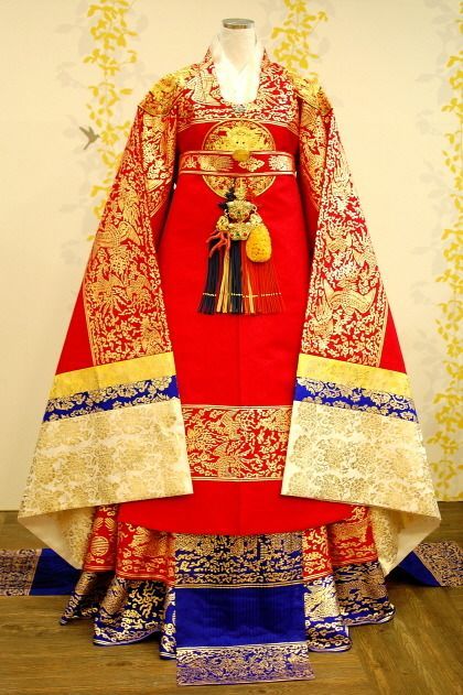 Korean Royal Wear. Original clothing made for queens and empresses were embroide