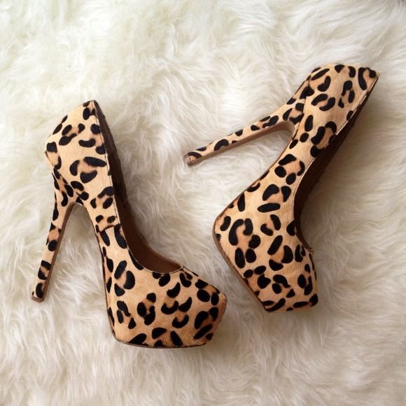 Leopard prints make an outfit look way more sexy! Great for going out with frien
