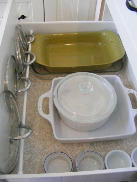 Love this simple solution: use a tension rod to keep the lids flush to the insid