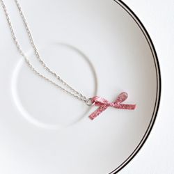 Make this preppy and sweet Kate Spade inspired bow necklace.
