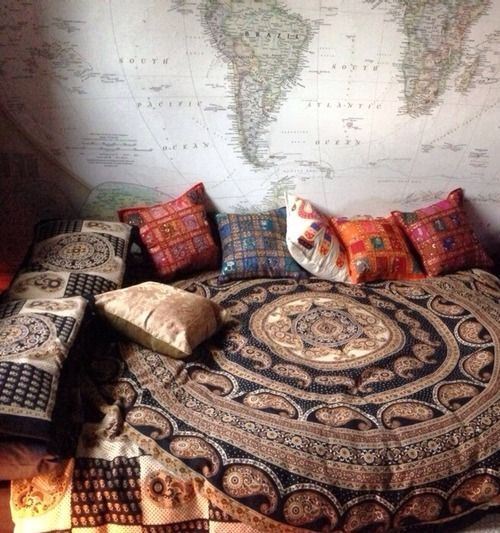 My bedroom needs to look like this. A giant map on the wall with just a bunch of