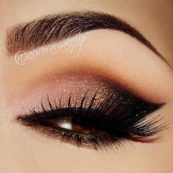 Peach, Gold Shimmer, Black Smokey Eye Makeup – Lashes – Love how the black looks