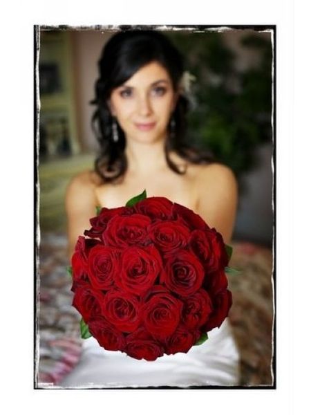Red roses is the bouquet I want for my wedding..