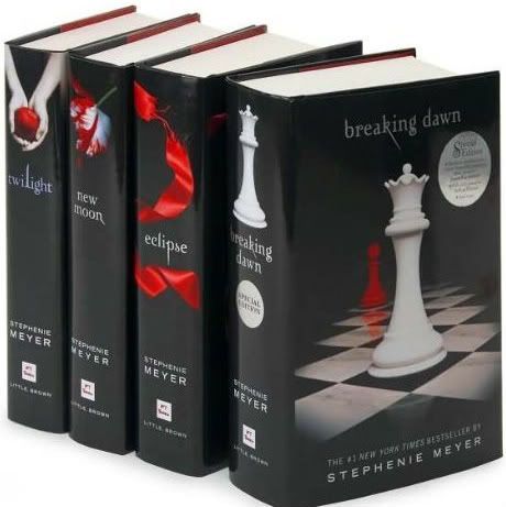 STEPHANIE MEYER – Twilight saga: great teenagers read, and adults too :-)