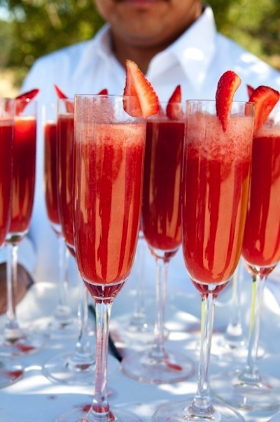 Strawberry mimosa – 1/3 strawberry puree + 2/3 champagne | Friday Favorites, Lau