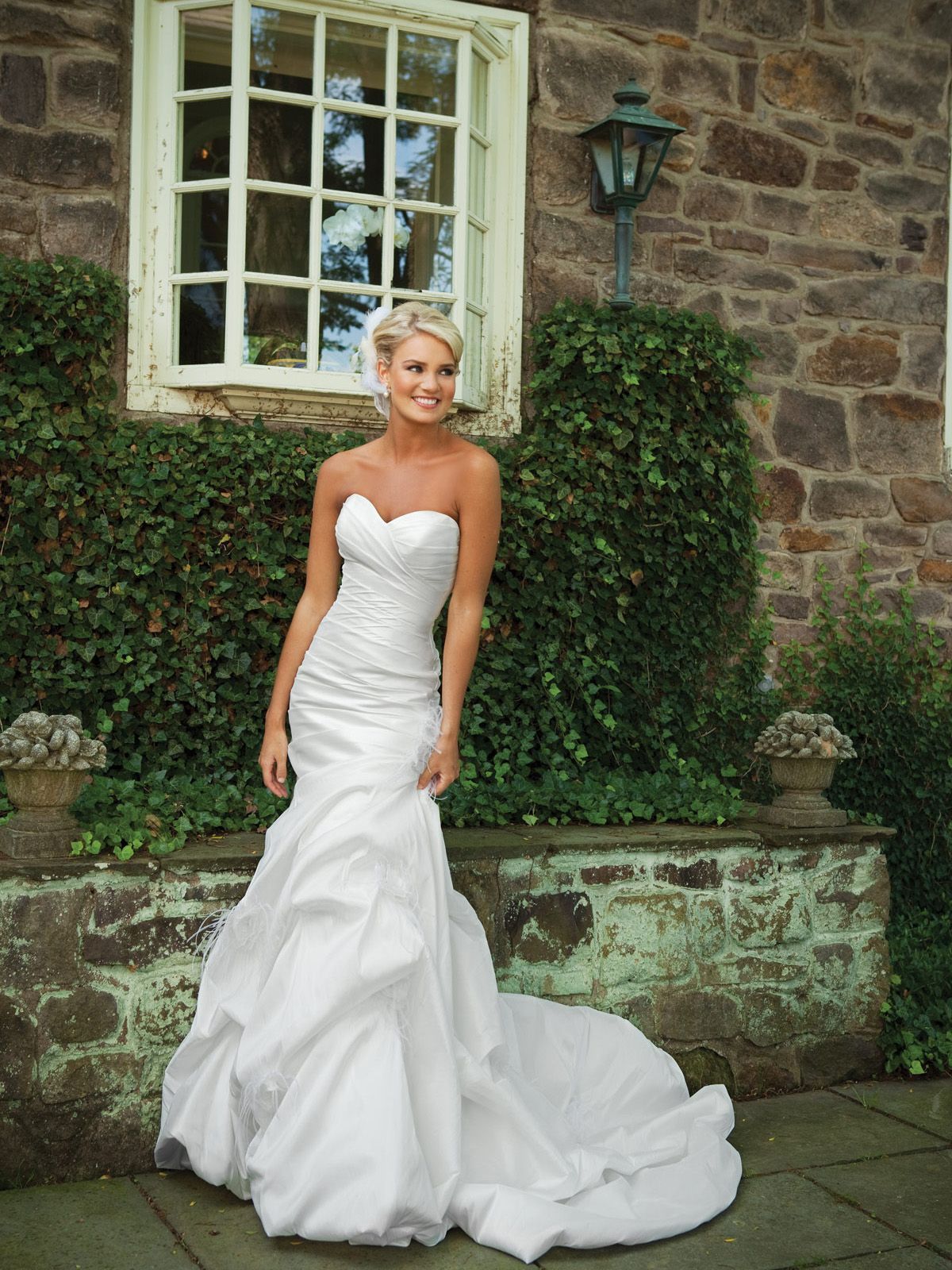 Sweetheart trumpet / mermaid taffeta bridal gown without flower feather decorati