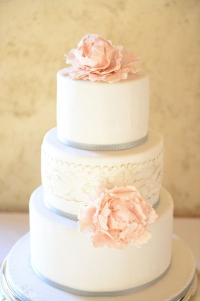 Wedding cake inspiration…I like the concept of smooth layers with a textured l