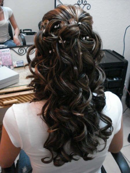 Wedding hairdo. My hair could so do this! @Rachel Gershon oooo i like this for m