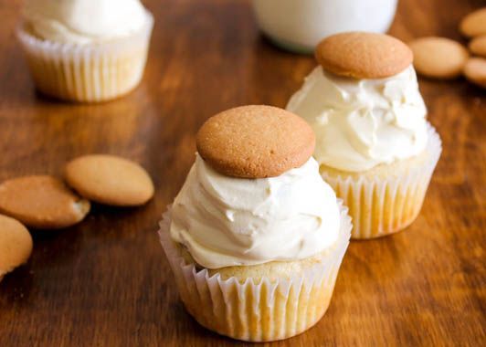 Banana Pudding Cupcakes recipe (with vanilla wafers)  – yummy food dessert idea.