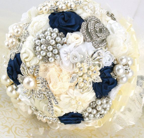 Brooch Bouquet Wedding Bouquet Vintage Style Bouquet in Ivory, Cream, White and