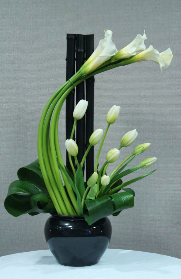 Elegant Floral Centerpieces Arrangements | Elegant green floral design by Crossr