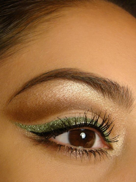 exactly how i want my eyes for prom.. but silver instead of green