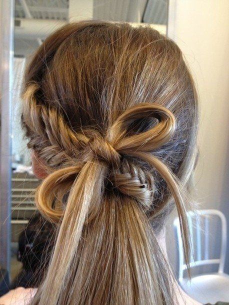 Gorgeous ponytail with a fishtail detail and a cute bow.So lovely!