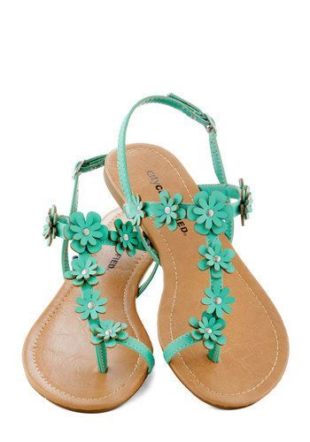 Hey beach brides! What about these turquoise sandals for your wedding?    Garden
