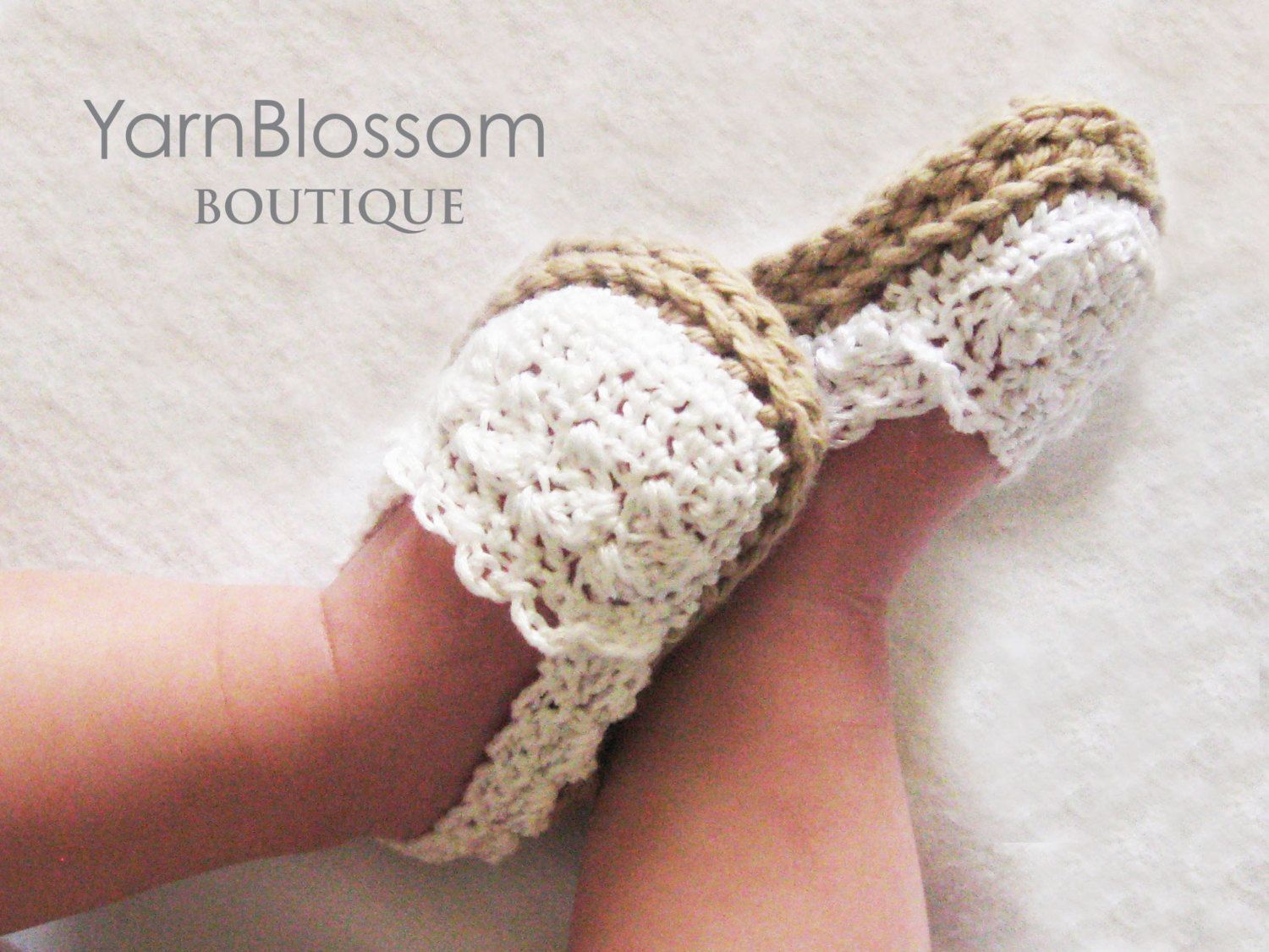 I wish I could crochet!! These are so adorable !!CROCHET PATTERN Baby Girl Espad