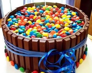 kit kat cake, filled with m&m’s  Hell yea!