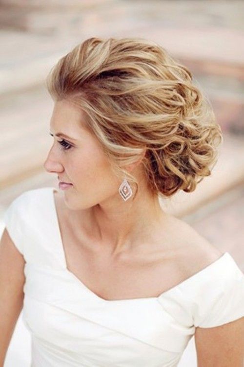 Love the messy but glamorous look!